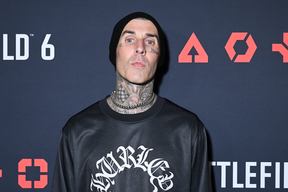 Travis Barker, batteur de Blink 182, lance sa gamme de produits bien-être avec le Docteur Simi
