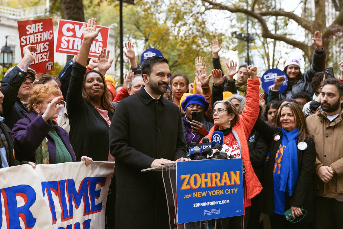 Trump fait irruption dans la campagne new-yorkaise avec son soutien à Cuomo contre le socialiste Mamdani, en tête des sondages