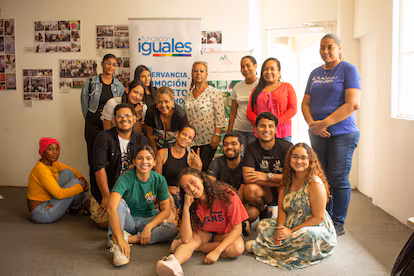 Un groupe de bénévoles et bénéficiaires de NiMu Panama.