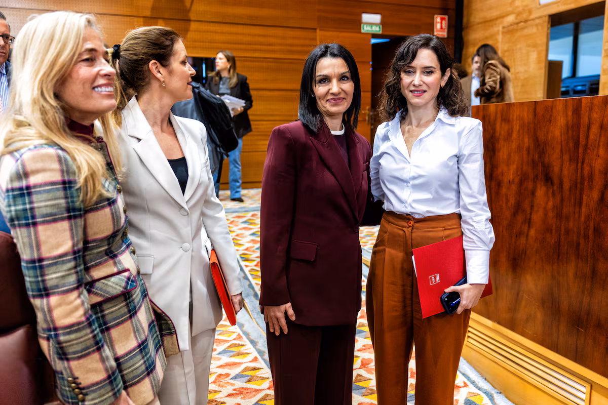 La Communauté de Madrid embellit le curriculum de la Ministre de l'Éducation pour la distancer du clan inexpérimenté des Pocholos
