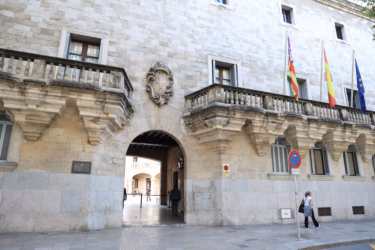 Le Gouvernement des Baléares protège un conseiller pédagogique dénoncé par les enseignants et les familles pour insultes et négligence envers les élèves