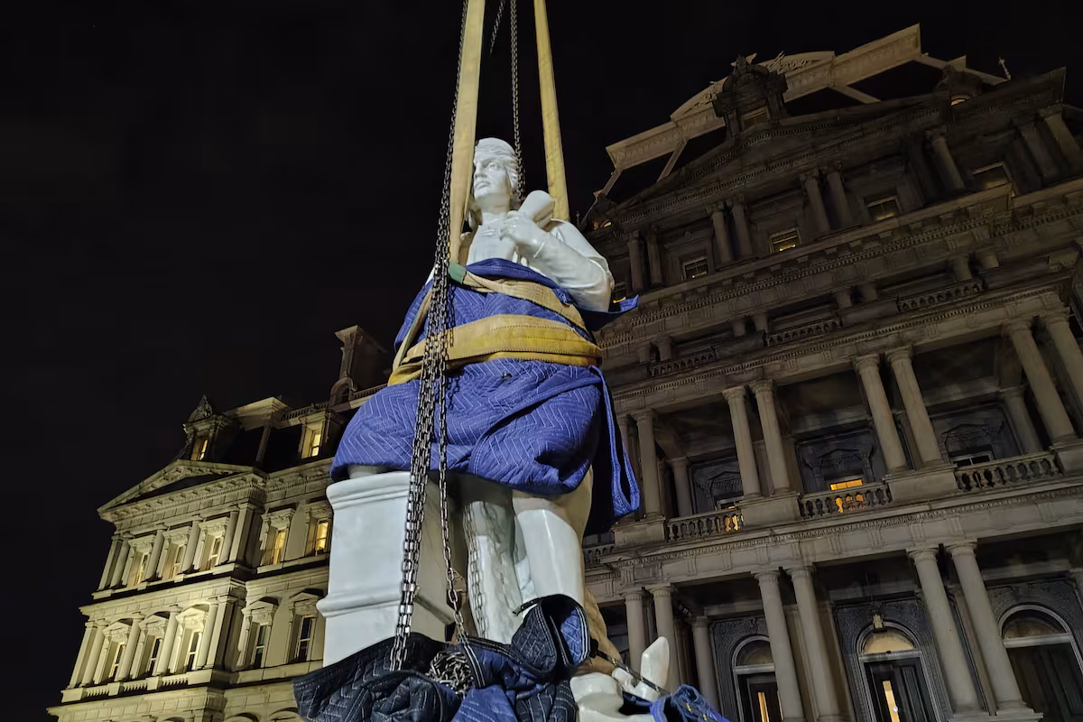 Trump installe une statue de Christophe Colomb à la Maison Blanche