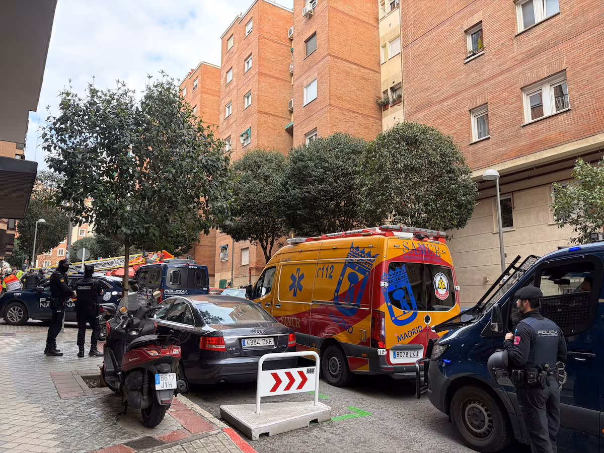 Arrêté un homme qui s'est barricadé pendant deux heures dans une maison de Retiro avec un katana