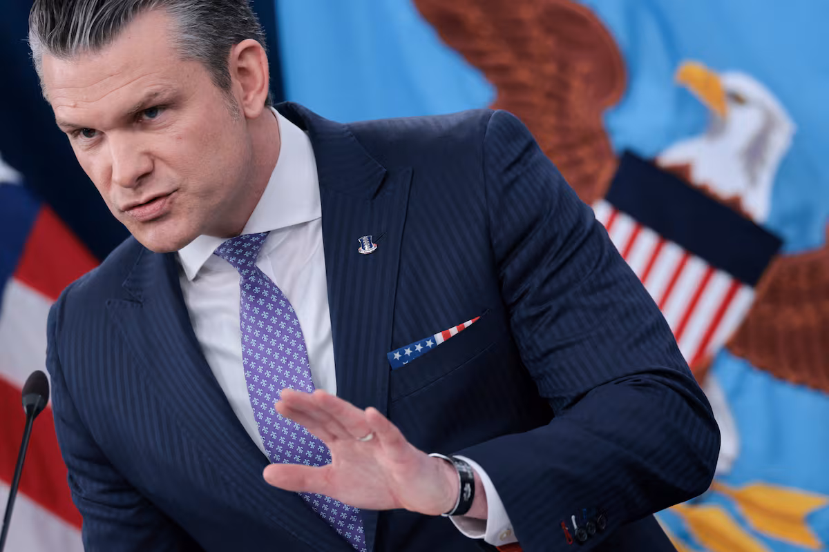Pete Hegseth, le secrétaire à la Défense en guerre contre le Pentagone