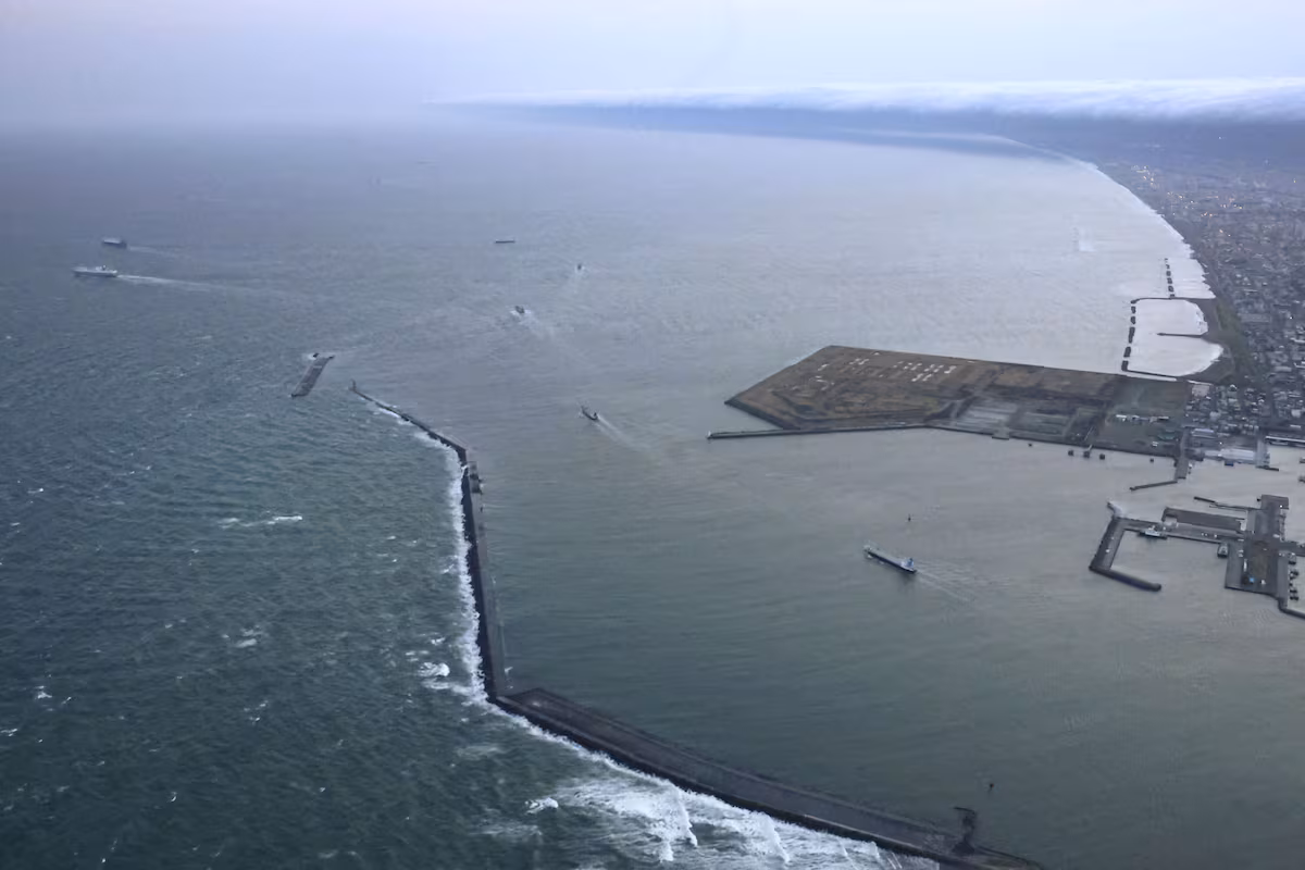 Le Japon lève l'alerte au tsunami mais augmente le risque d'un deuxième séisme plus puissant