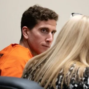 Le meurtrier reconnu coupable d’étudiants de l’Idaho fait marche arrière sur son plaidoyer