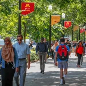 L’Université du Minnesota paie un chercheur sur l’Holocauste après le retrait de son offre d’emploi