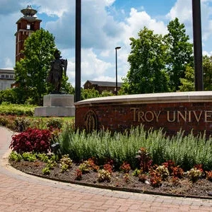 Troy punit un professeur pour avoir utilisé du papier à en-tête de l'université
