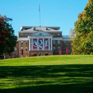 Les universités du Wisconsin annoncent un gel des frais de scolarité pour 2 ans
