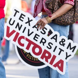 Les professeurs démissionnent alors que l’Université du Texas leur ordonne de retourner sur le campus