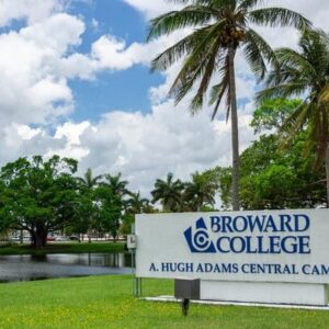 Broward College conclut un accord de séparation avec le président