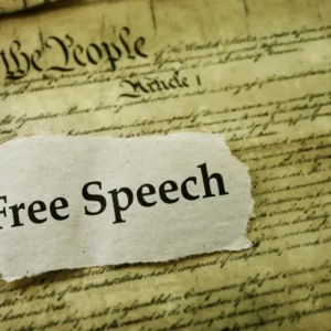 Le juge se range du côté des étudiants contre la politique d’expulsion de Trump