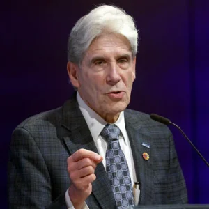Le chancelier de l'UCLA critique le symposium de la faculté de droit du 11 septembre
