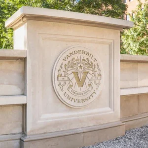 Vanderbilt place la Divinity School sous séquestre
