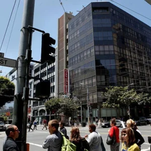 Le City College de San Francisco enquête sur le chancelier