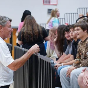 Le président de l’Université du Tennessee visite les lycées ruraux