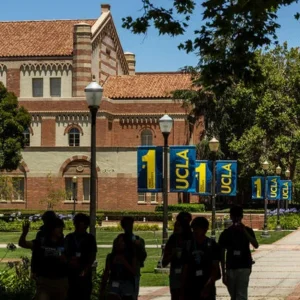 Le DOJ accuse la faculté de droit de l'UCLA de discrimination lors des admissions