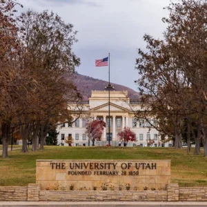 Certains campus ont annoncé des réductions massives de personnel en septembre